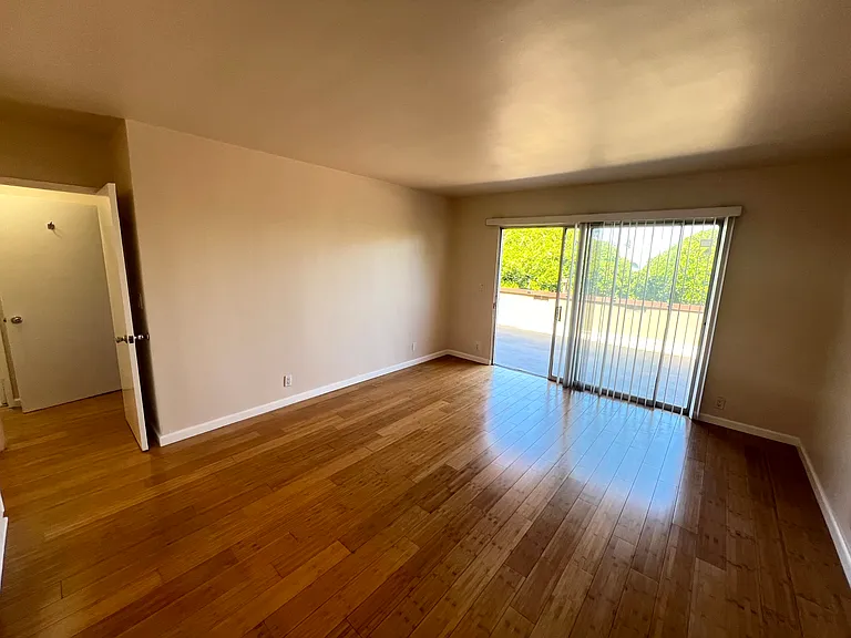 2637 Centinela Ave — Photo 3