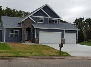 508 Meadowlark Ln, Portage, WI 53901