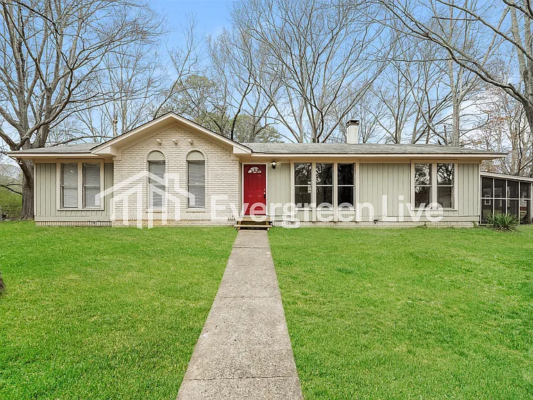 5021 Oak Leaf Cir — Photo 1