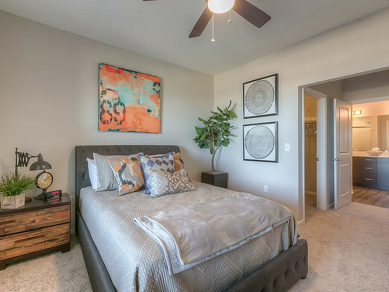 EdgeWater at City Center — Photo 32