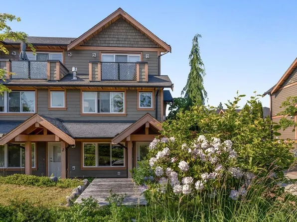 728 Gibsons Way #3, Gibsons, BC V0N 1V9