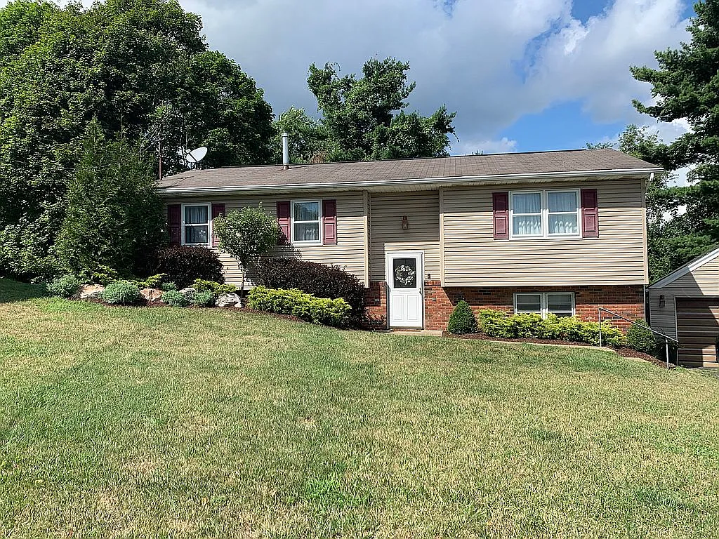 20 1/2 Orchard Ln photo 1