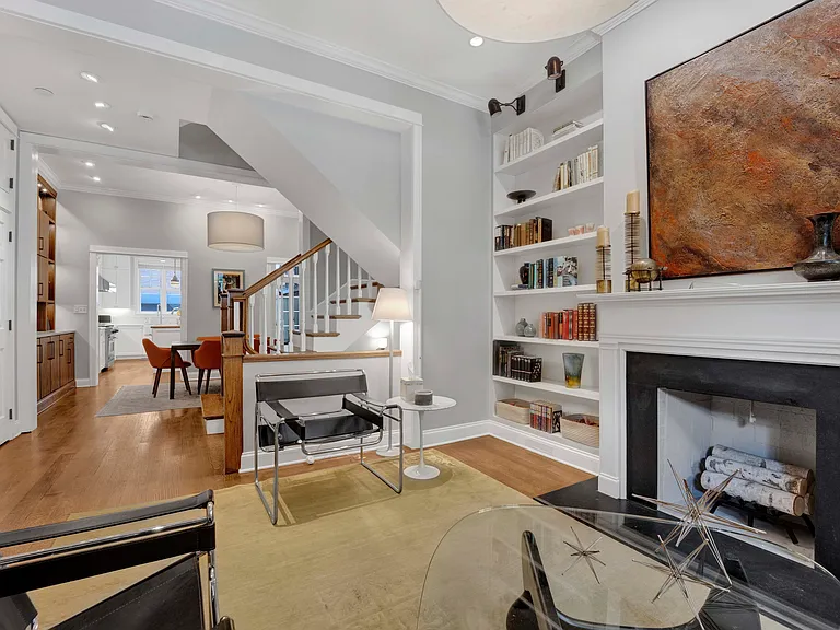 2109 N Clark St — Photo 4