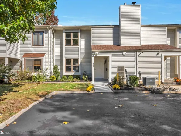 293 Ivy Ct, Marlton, NJ 08053