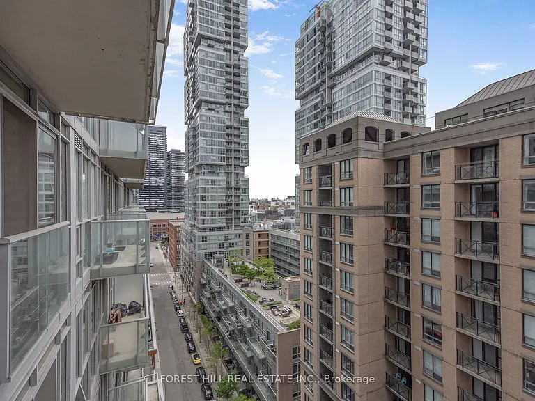 126 Simcoe St #1407 — Photo 26