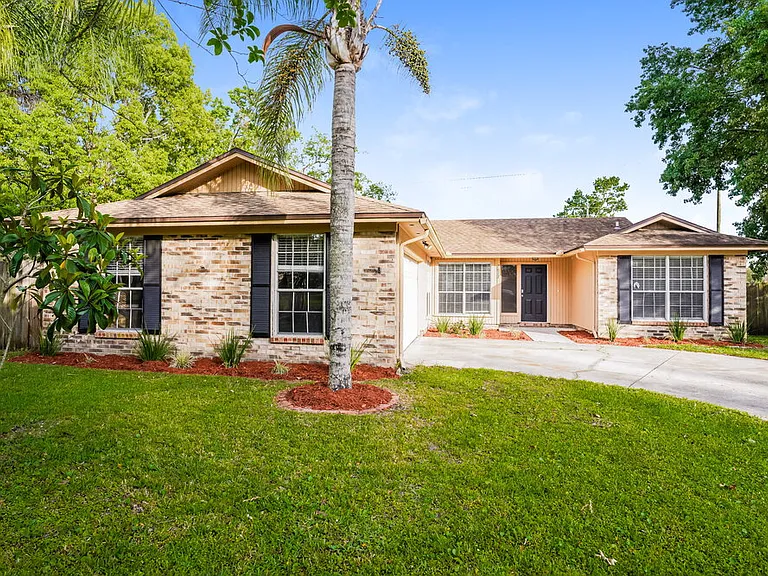 2677 Aberdeen Ct — Photo 3