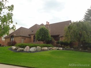 1567 Stony Creek Dr, Rochester, MI 48307