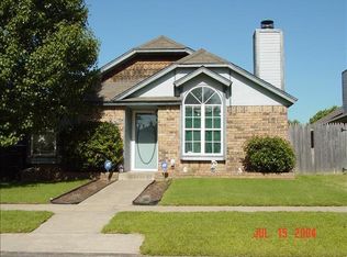 2121 Goodrich Dr, Moore, OK 73170