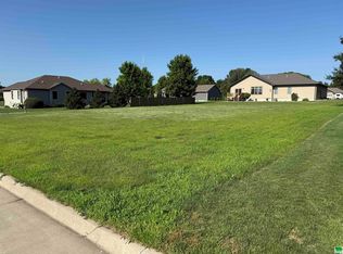 1651 5th Ave SE, Sioux Center, IA 51250