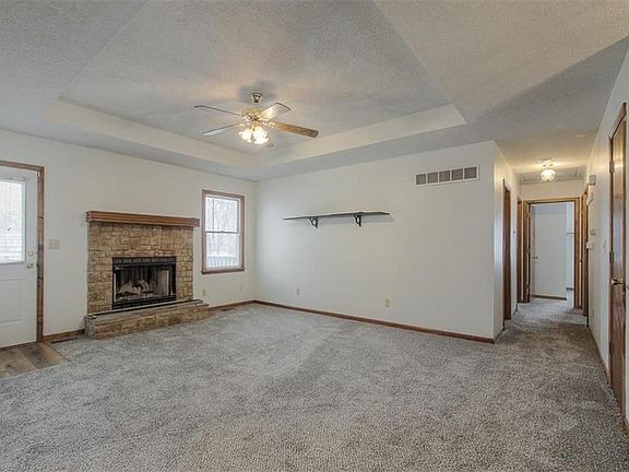 4th image of 2111 S Calumet Dr