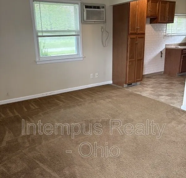 339 N Roanoke Ave — Photo 1