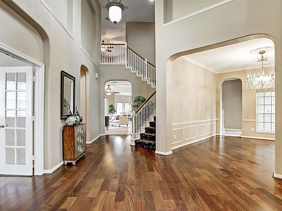Two story foyer greets you with with wood floors. Large art niches above each doorway. Dining room to the right and study to the left!