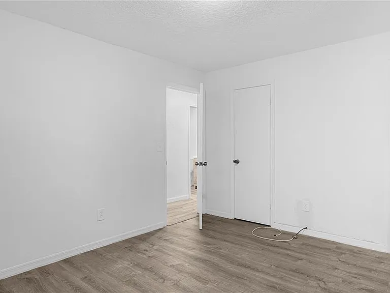 516 Pitt St — Photo 10