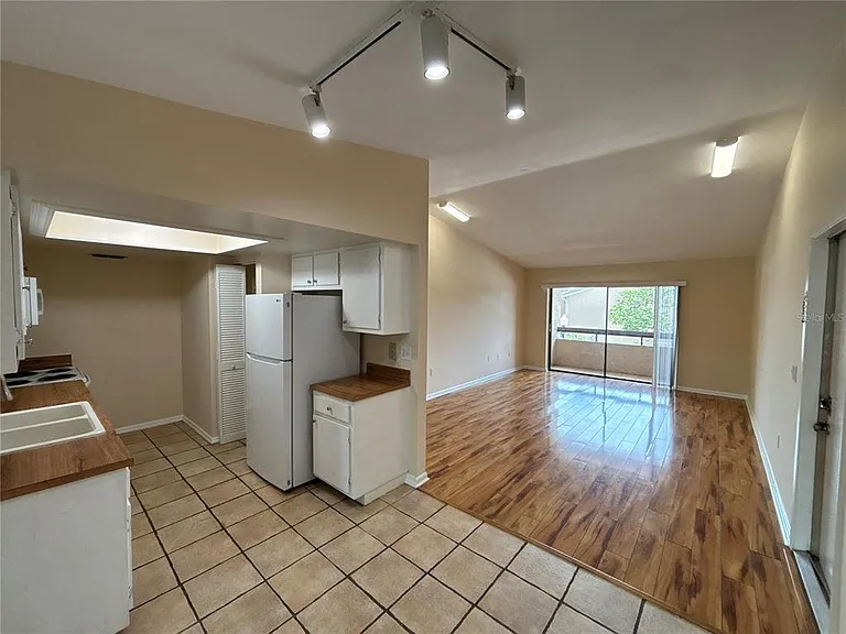 5169 Vineland Rd #B208 — Photo 7