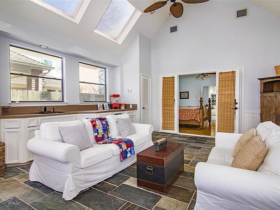 5th image of 5811 Spring Lodge Dr