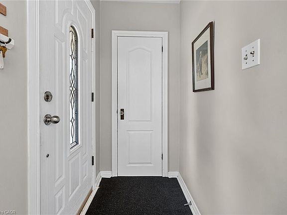 4th image of 206 E 13th St