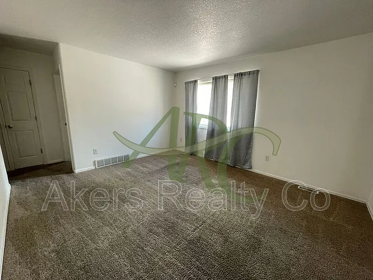 2722 Poplar St #A — Photo 8