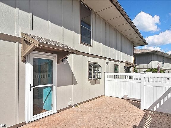 2nd image of 4295 Island Cir #2