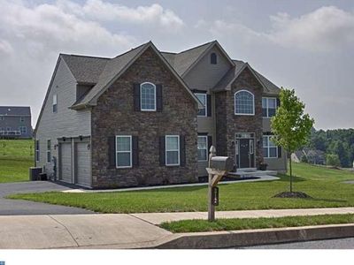 312 Woods Edge Dr, Douglassville, PA, 19518