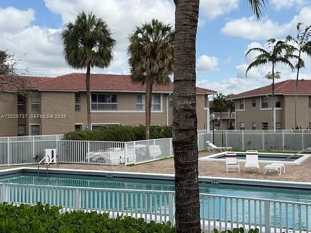 922 Twin Lakes Dr #922 — Photo 3