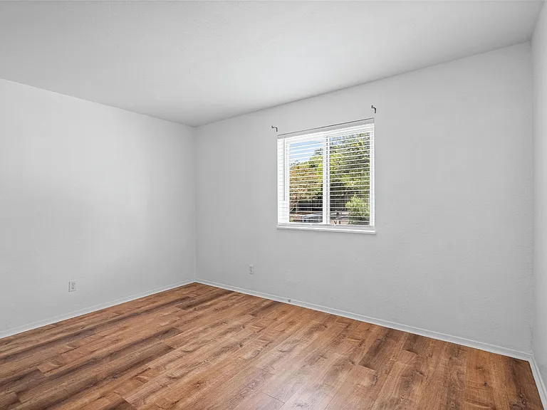 1504 Bridgeway Dr #B — Photo 12