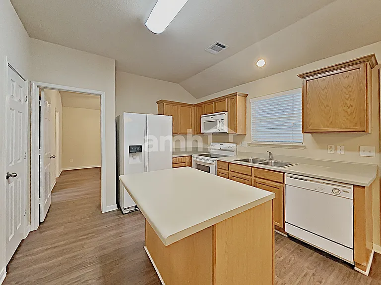 12019 Mill Smt — Photo 3