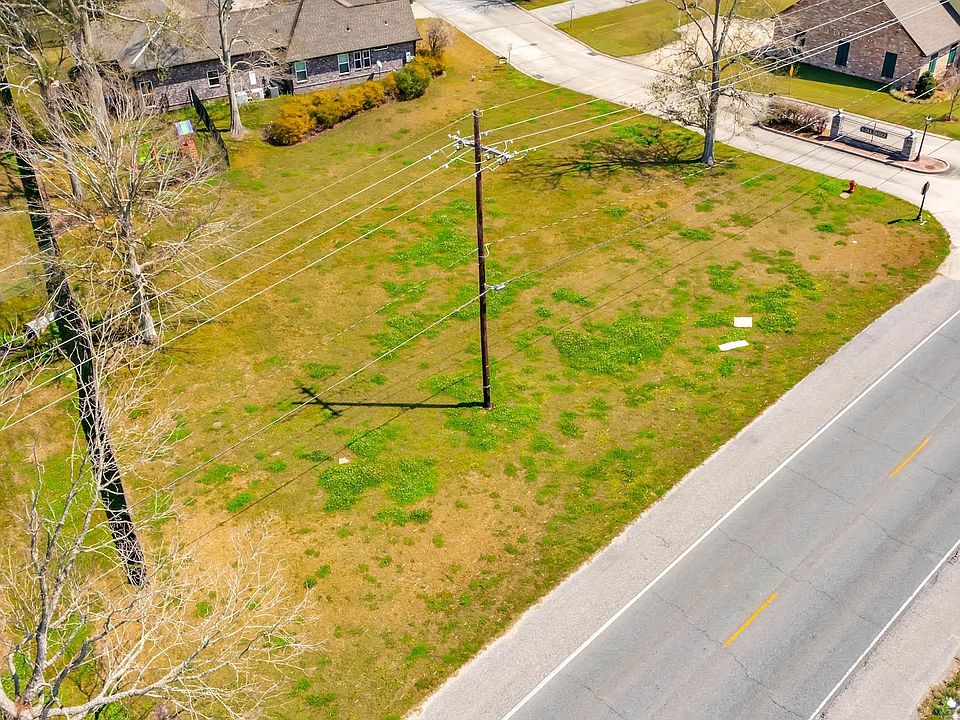 2nd image of 105 Gentle Oak Blvd