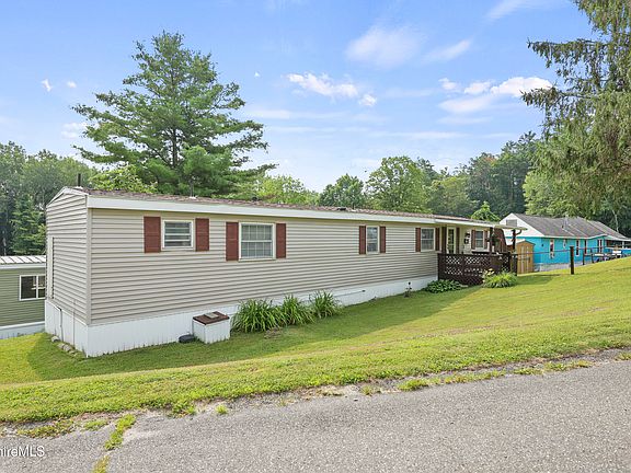 3rd image of 1 Lakewood Cir