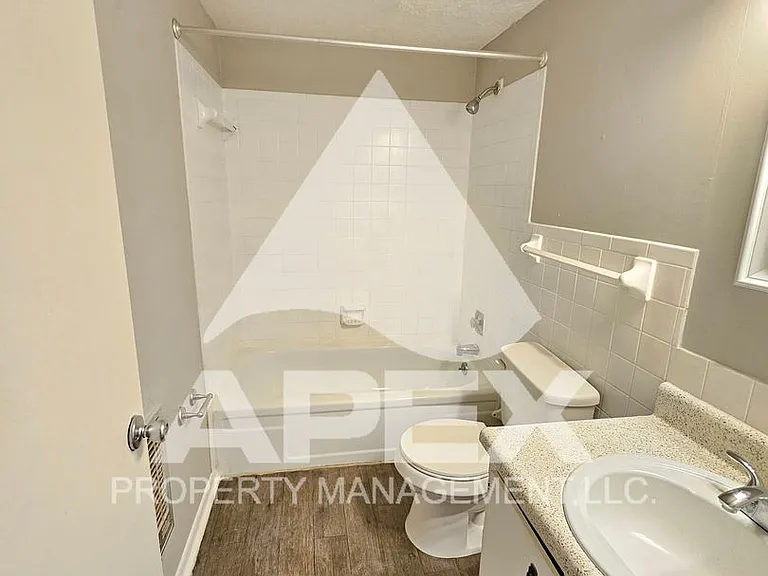 Fairhill Apartments — Photo 12