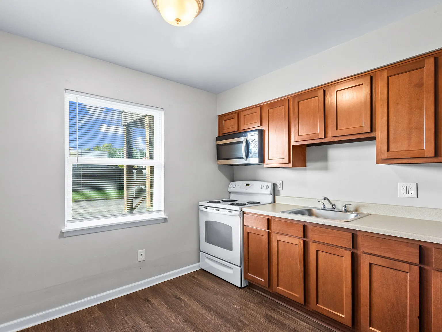 1 bed, 600 sqft, $925 — Photo 2