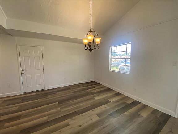 3rd image of 1833 Cardinal Dr