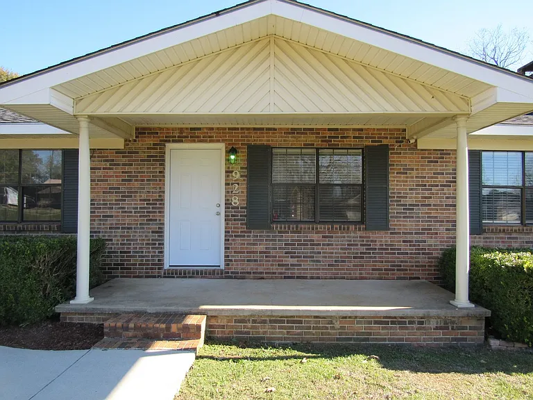 928 E Lee St — Photo 2