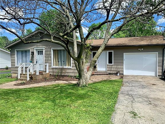3rd image of 441 Hood Dr