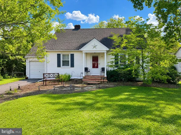 32 N Reid St, Hamilton, VA 20158