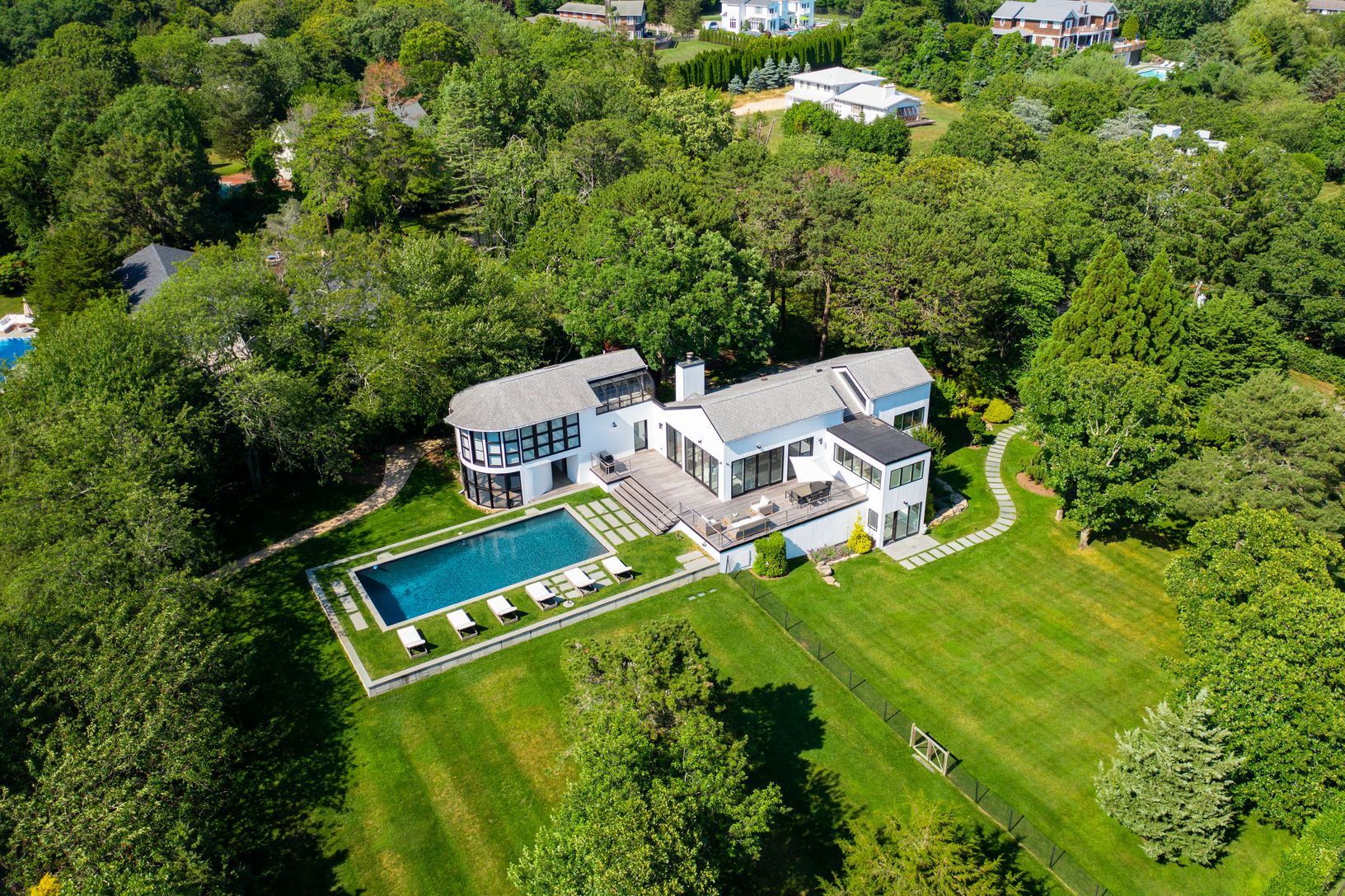  Stunning Contemporary in Southampton