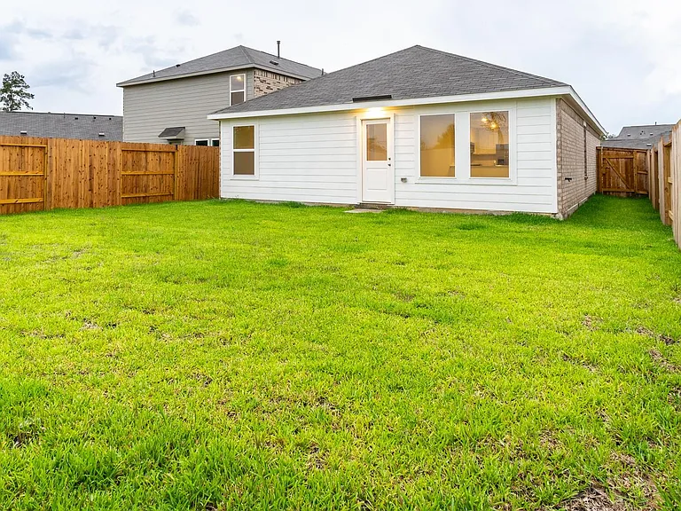 31406 Pratola Serra Cir — Photo 34