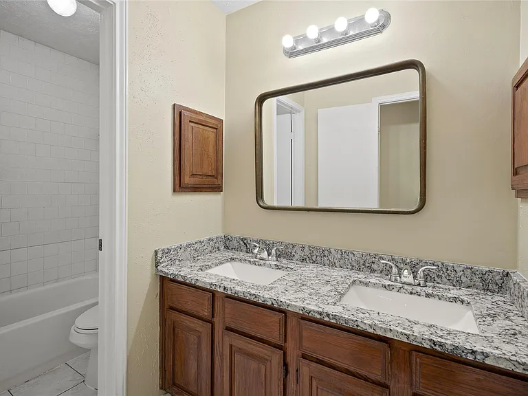 1430 Bentwood Dr — Photo 13