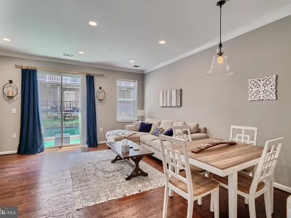 23 Pierside Dr Unit T16, Baltimore, MD 21230