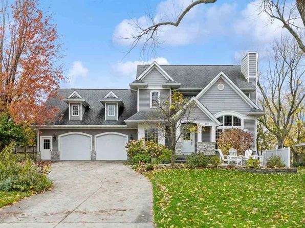 110 S 1st Ave, Iowa City, IA 52245