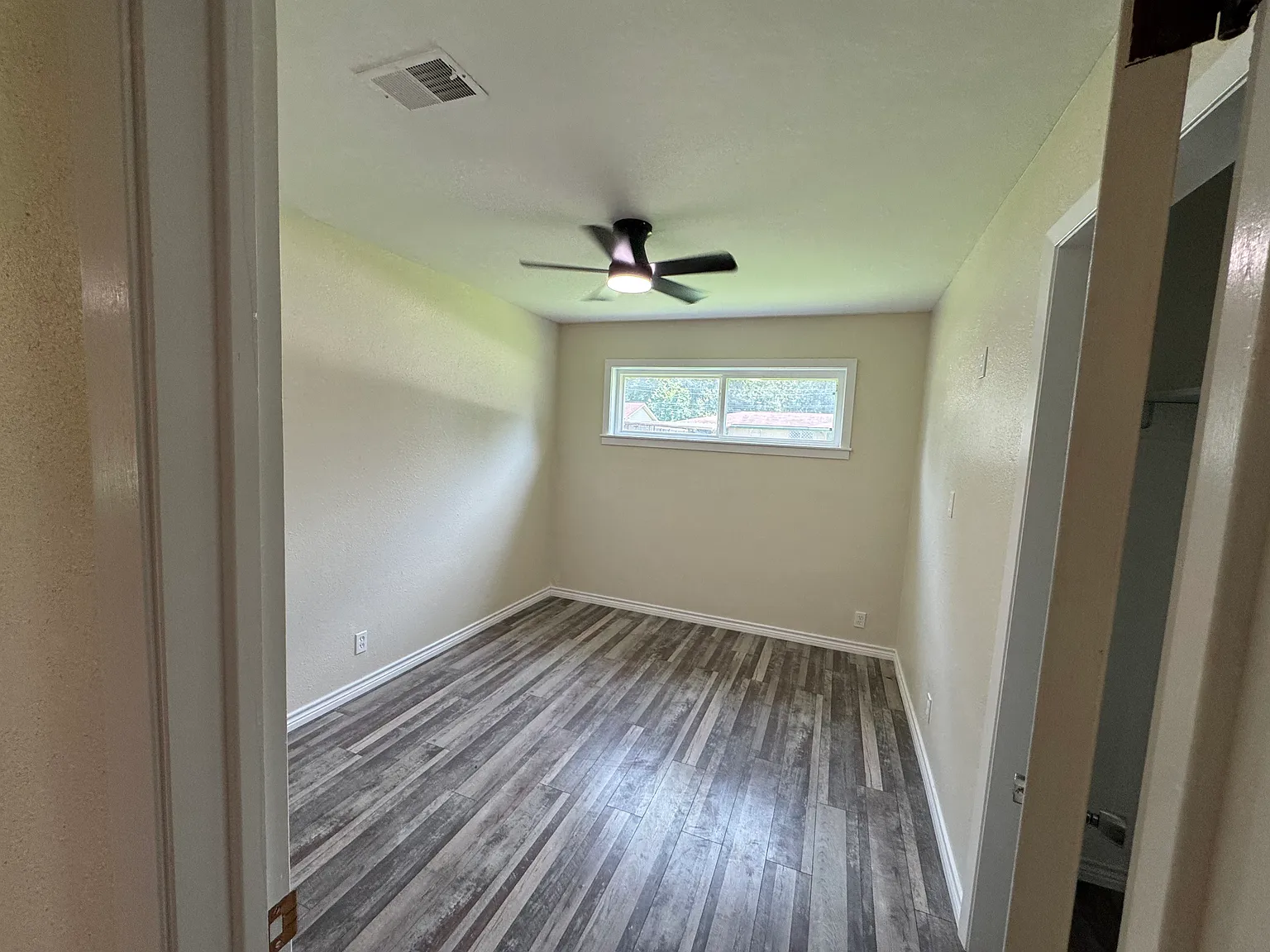 3 bed, 1.5 bath, 1275 sqft, $1,500 — Photo 3