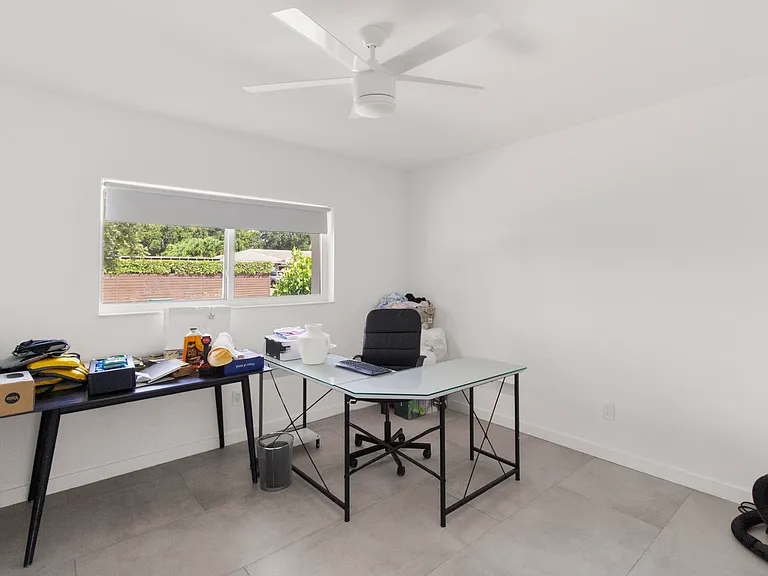 21303 NE 18th Pl — Photo 30