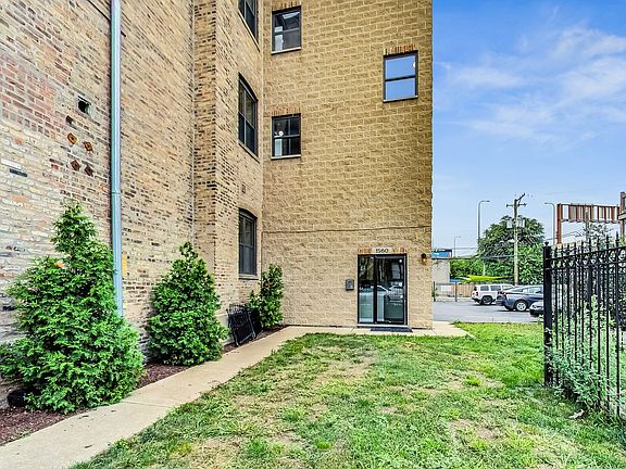 4th image of 1560 W Wabansia Ave APT 3A
