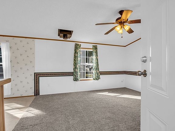 5th image of 18 Maple St #52