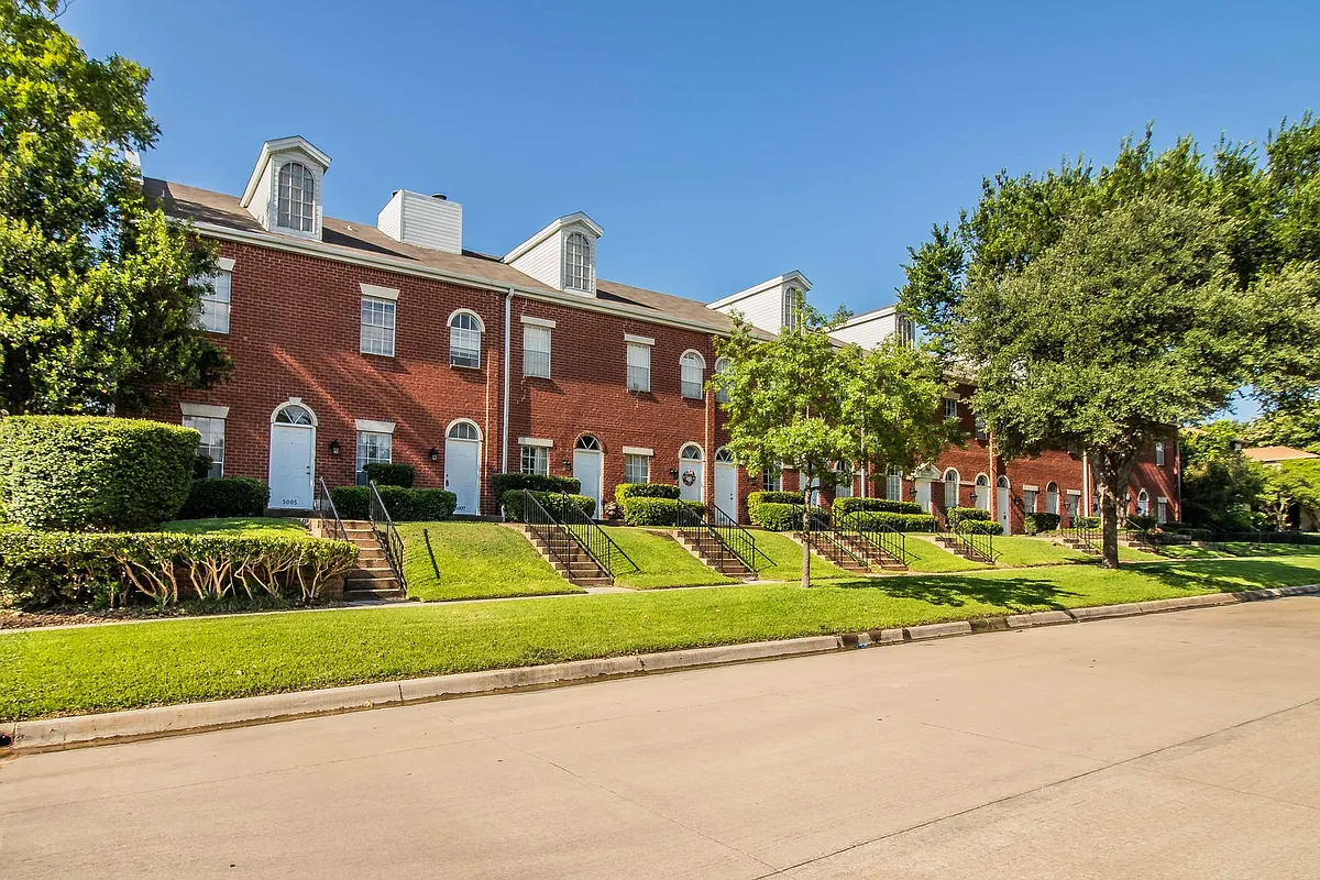Building Photo - 5007 Birchman Ave