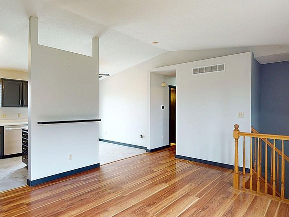 5th image of 101 9th Ave NE