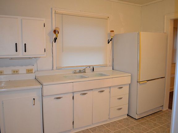5th image of 947 N Somerset Ave