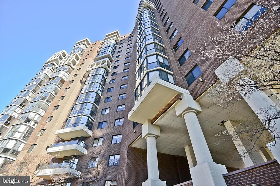1st image of 1600 N Oak St APT 627