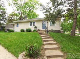 2117 S Wayland Ave, Sioux Falls, SD 57105