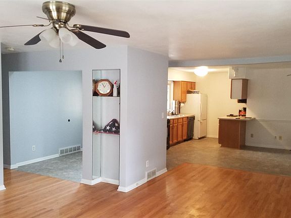 2nd image of 611 N Oak Knolls Ave