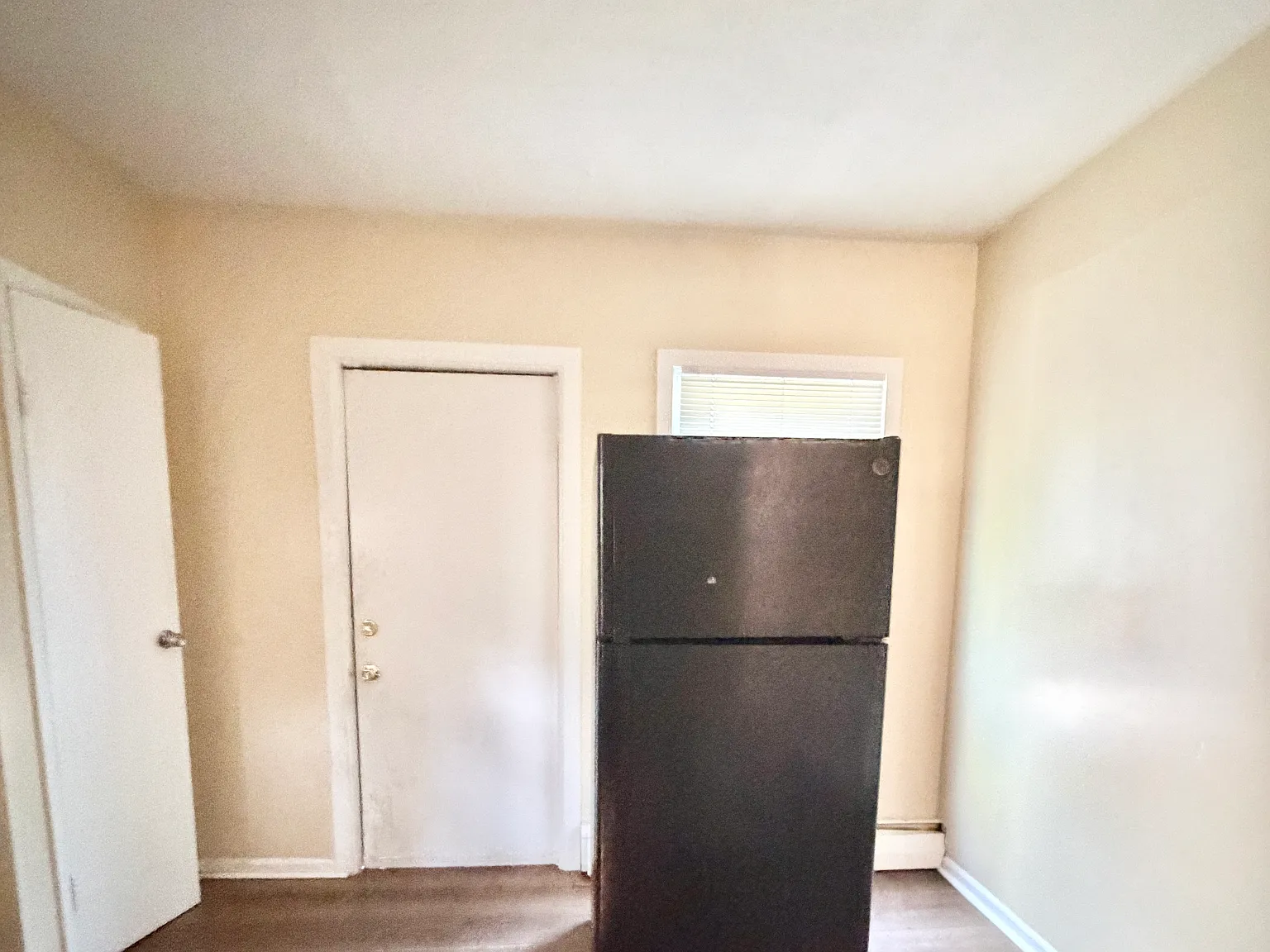 4 bed, 1650 sqft, $2,100 — Photo 3